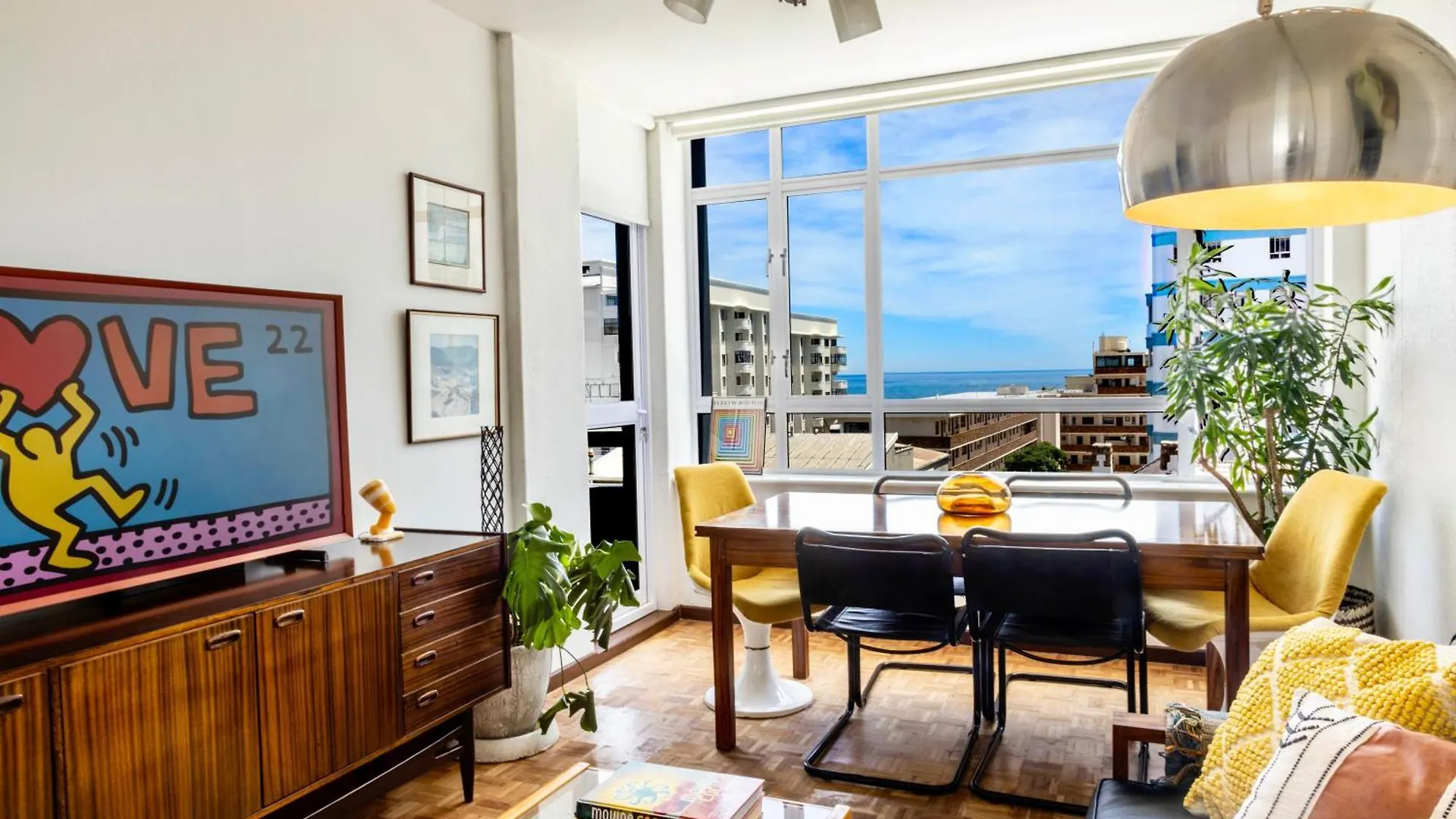 Ocean View, Central And Secured 3 Bedroom Apartment Cape Town